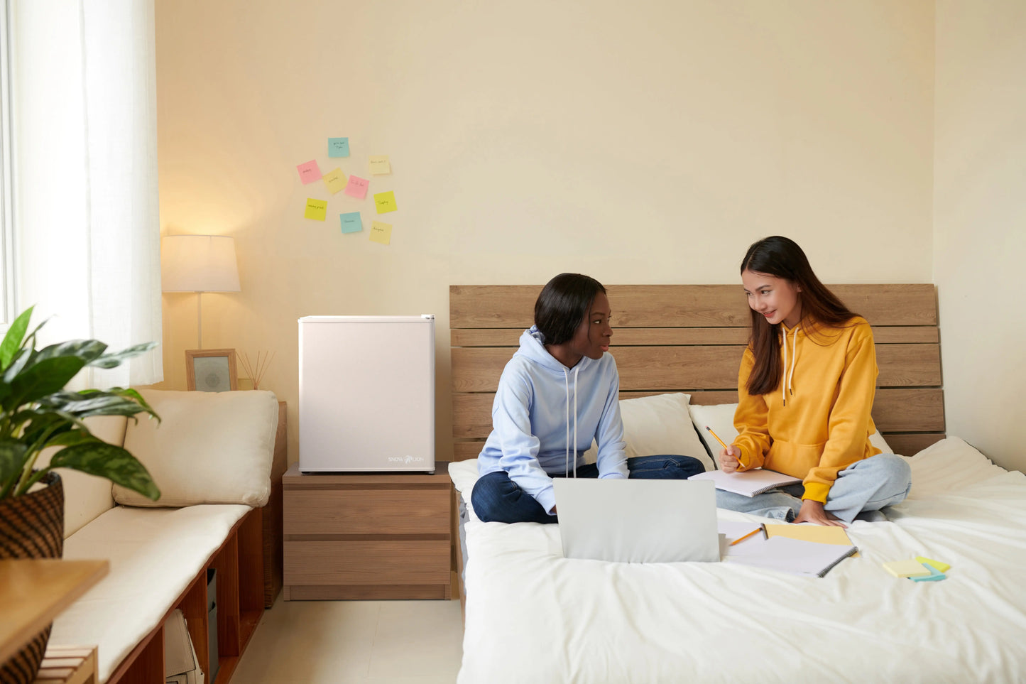 SnowLion Premium 43L Retro Style Mini Fridge 1.5 C.ft. Freestanding Under-counter refrigerator in White (OSFS009-WM)