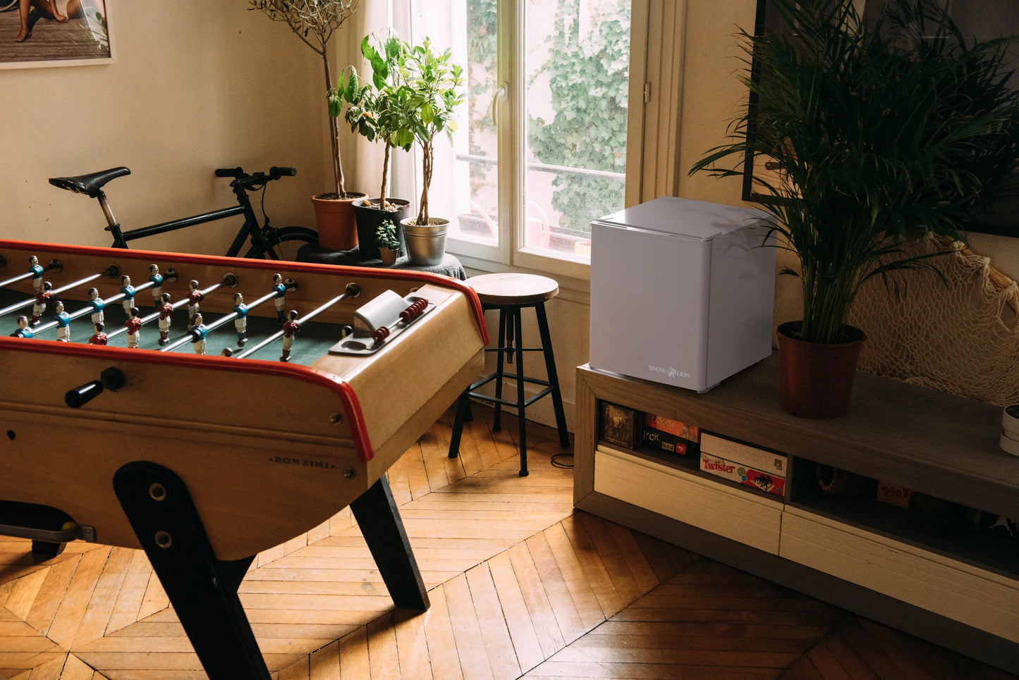 SnowLion Premium 43L Retro Style Mini Fridge 1.5 C.ft. Freestanding Under-counter refrigerator in White (OSFS009-WM)